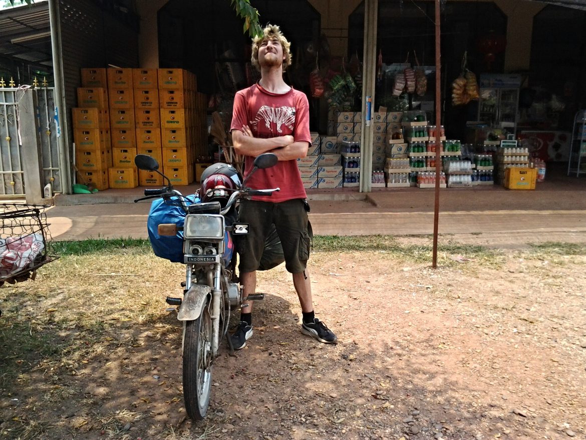 Severin und sein Motorrad in Laos